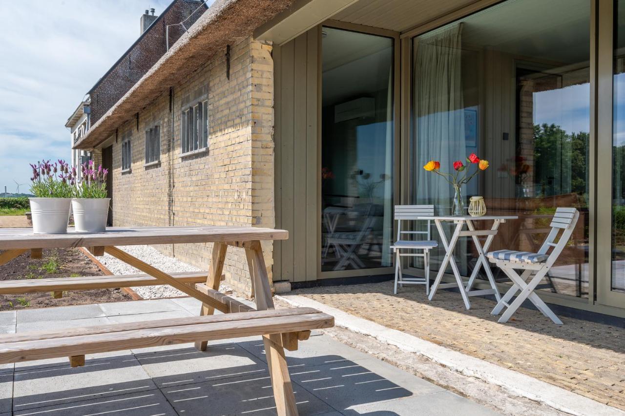 Appartement De Dageraad In Monumentale Boerderij Kimswerd Luaran gambar