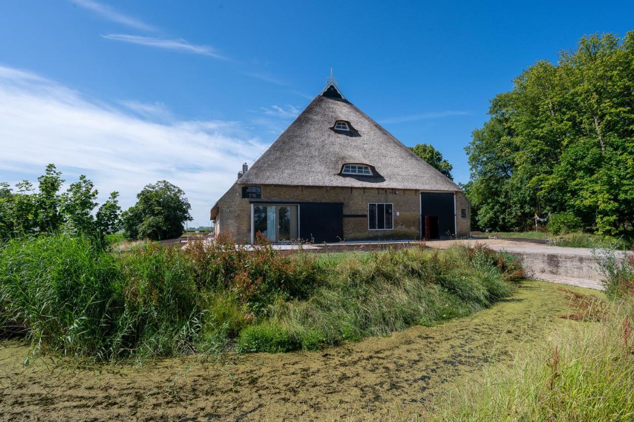 Appartement De Dageraad In Monumentale Boerderij Kimswerd Luaran gambar