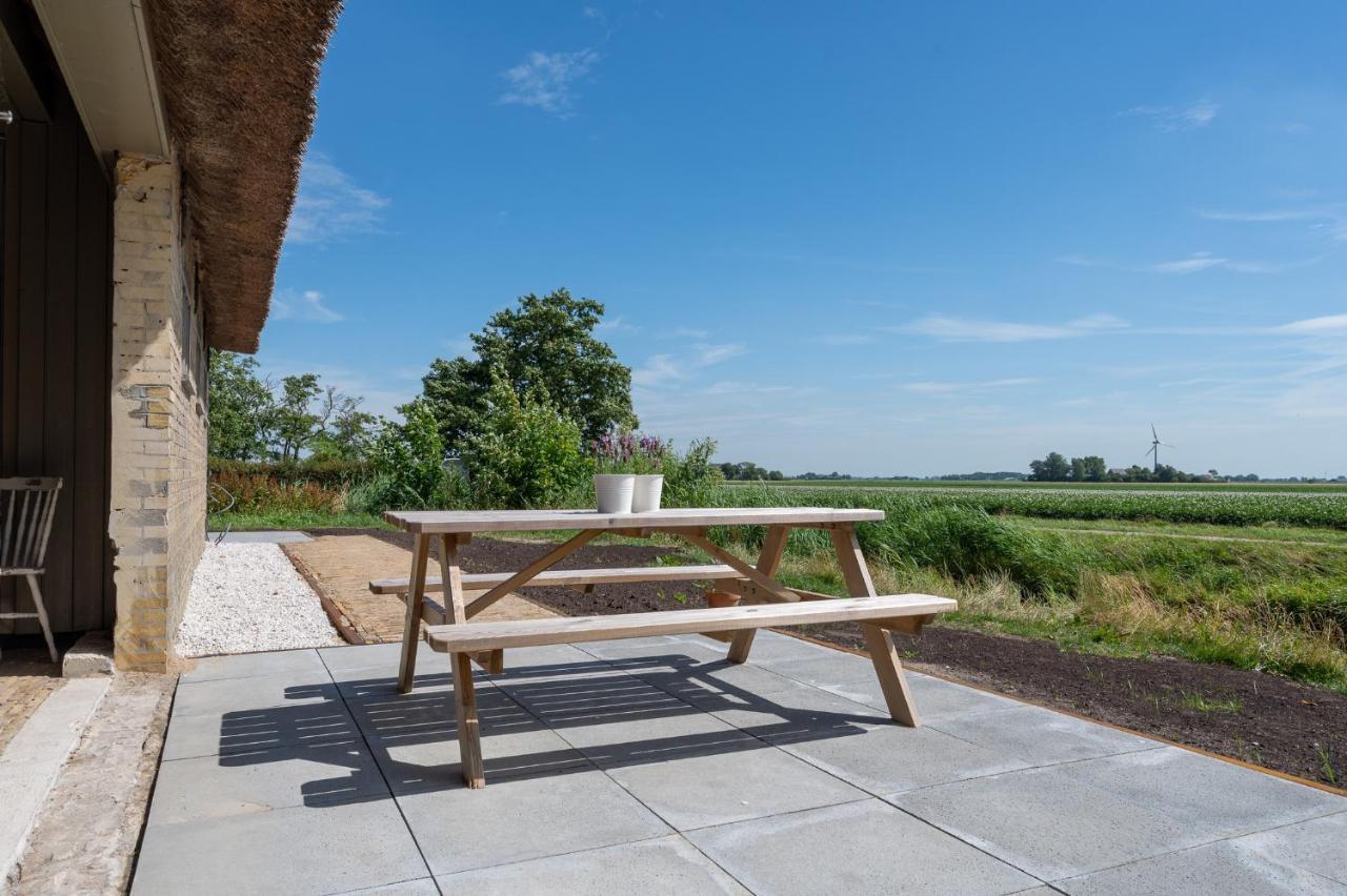 Appartement De Dageraad In Monumentale Boerderij Kimswerd Luaran gambar