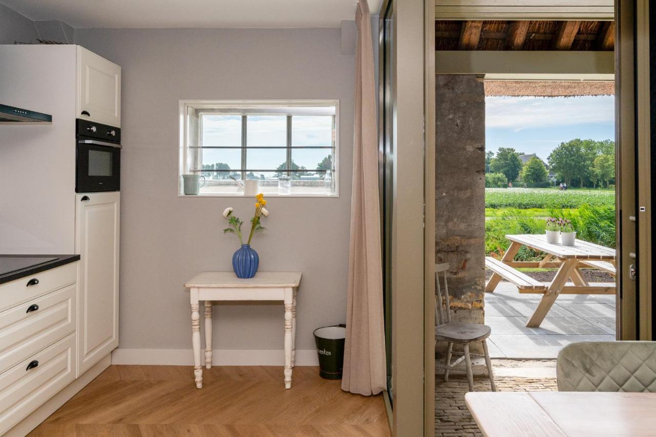 Appartement De Dageraad In Monumentale Boerderij Kimswerd Luaran gambar